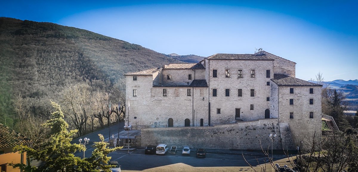 Il borgo di Genga
