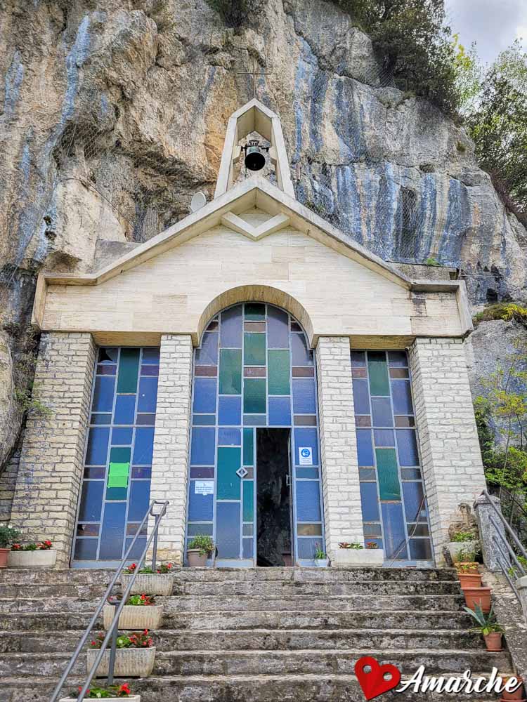 facciata Santuario Madonna della Grotta