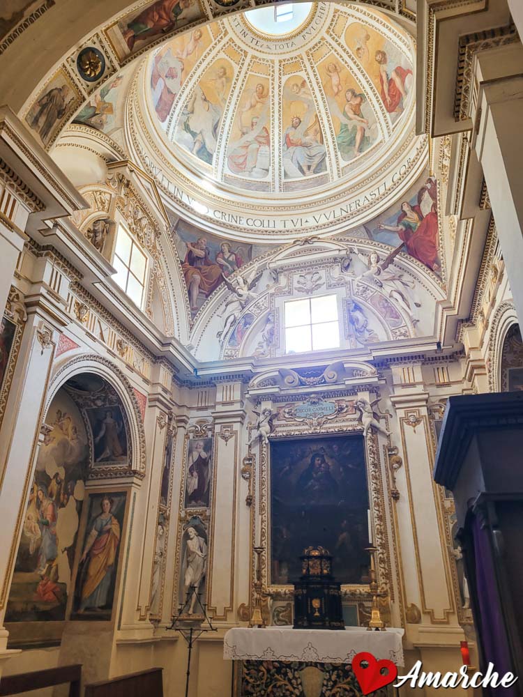 interno Collegiata di San Michele Arcangelo